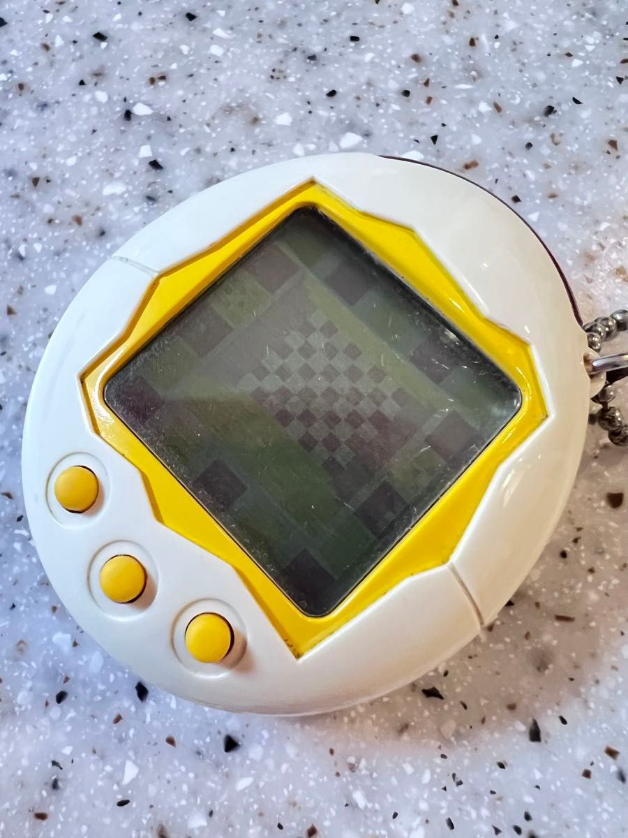 かえってきたたまごっちプラス 白 ホワイト Tamagotchi かえってきたたまごっちプラス 白 ホワイト Tamagotchi