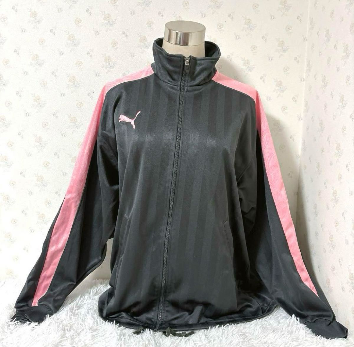 PUMA】ジャージ 2点上下セット ダークグレー×ピンク スポーツ PUMA】ジャージ 2点上下セット ダークグレー×ピンク スポーツ