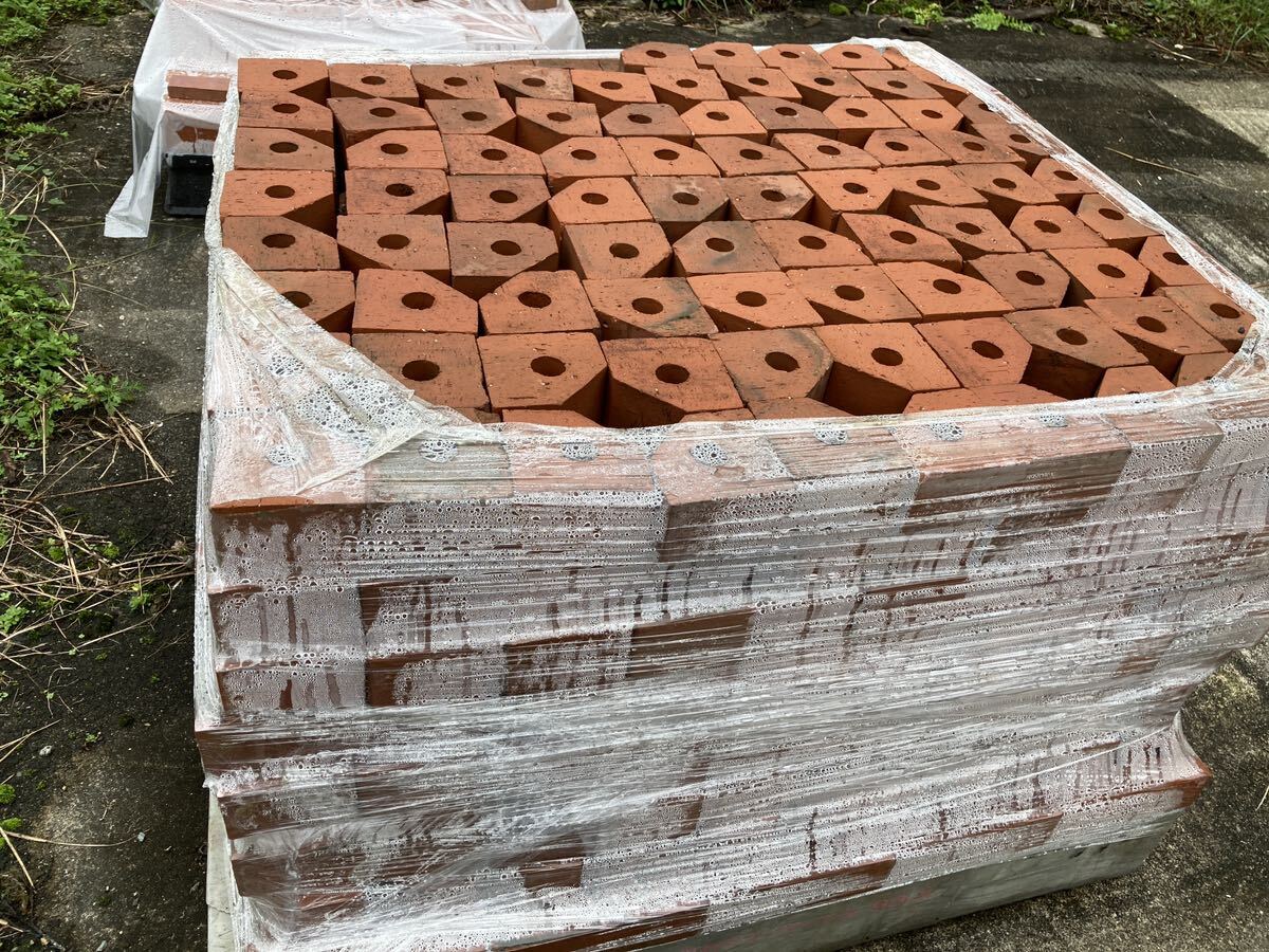 煉瓦 五角形 穴あき レンガ 850個 材料 パレット積み 豊田発 お 煉瓦 五角形 穴あき レンガ 850個 材料 パレット積み 豊田発 お