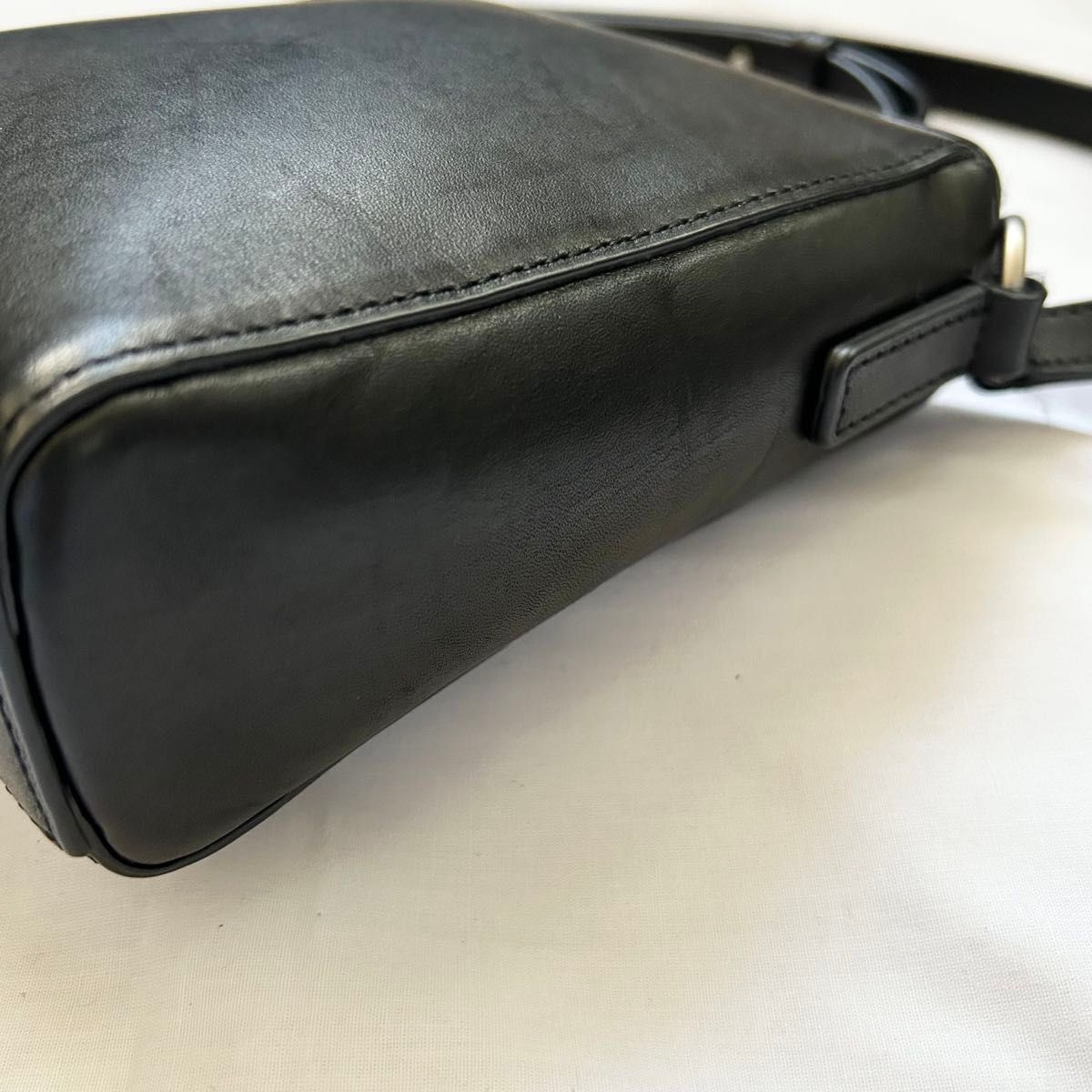 美品 激レア アニエスベー ショルダーバッグ ブラック レザー 美品 激レア アニエスベー ショルダーバッグ ブラック レザー