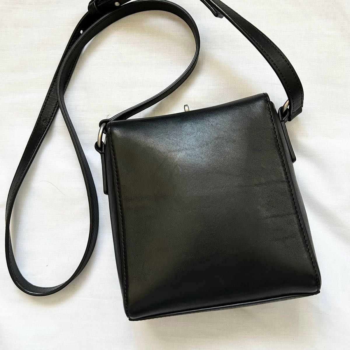 美品 激レア アニエスベー ショルダーバッグ ブラック レザー 美品 激レア アニエスベー ショルダーバッグ ブラック レザー
