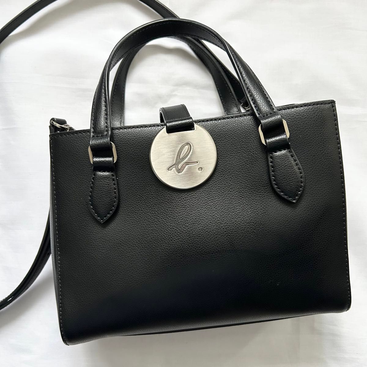 極美品 2way アニエスベー ショルダーバッグ 黒 本革 現行 極美品 2way アニエスベー ショルダーバッグ 黒 本革 現行