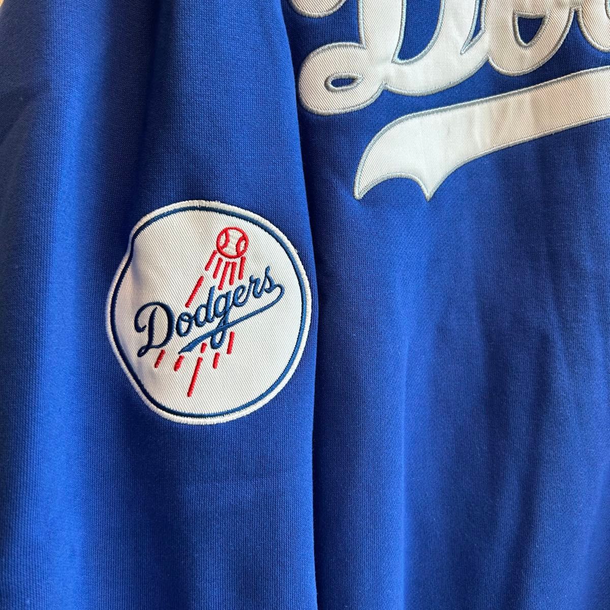 XL】MLB公式 ドジャース 裏起毛 ロゴ刺繍&ワッペン入り長袖 XL】MLB公式 ドジャース 裏起毛 ロゴ刺繍&ワッペン入り長袖