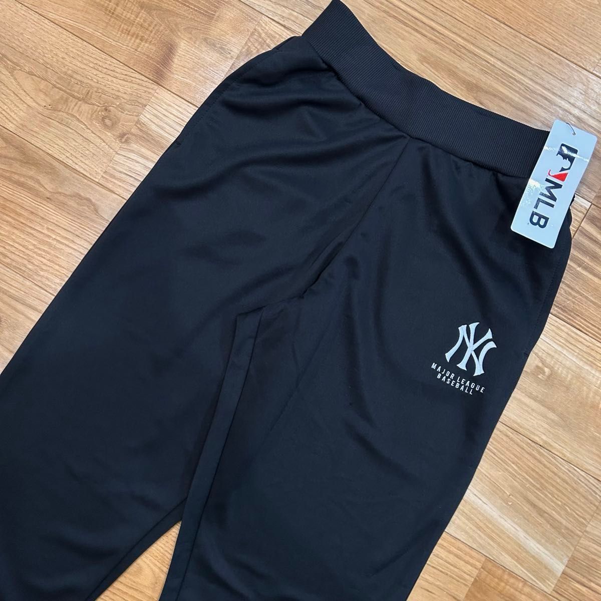 160】MLB公式 ニューヨークヤンキース 刺繍入りトラック 160】MLB公式 ニューヨークヤンキース 刺繍入りトラック