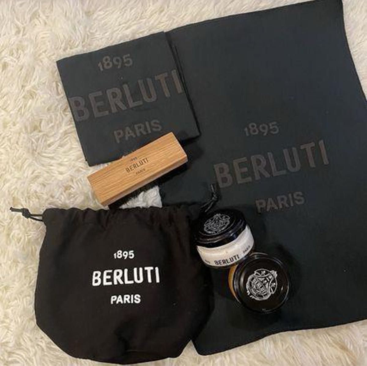 BERLUTI ミニバッグ入りシューケアセット ワックス2個/クロス2枚 BERLUTI ミニバッグ入りシューケアセット ワックス2個/クロス2枚