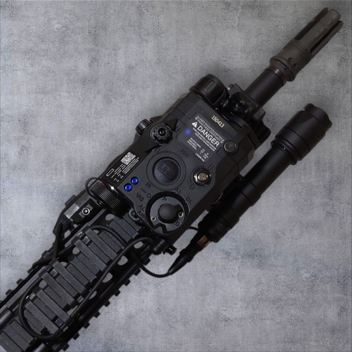 レイルカバー 20mm PEQ NGAL DBAL SUREFIRE M600 等のスイッチの レイルカバー 20mm PEQ NGAL DBAL SUREFIRE M600 等のスイッチの
