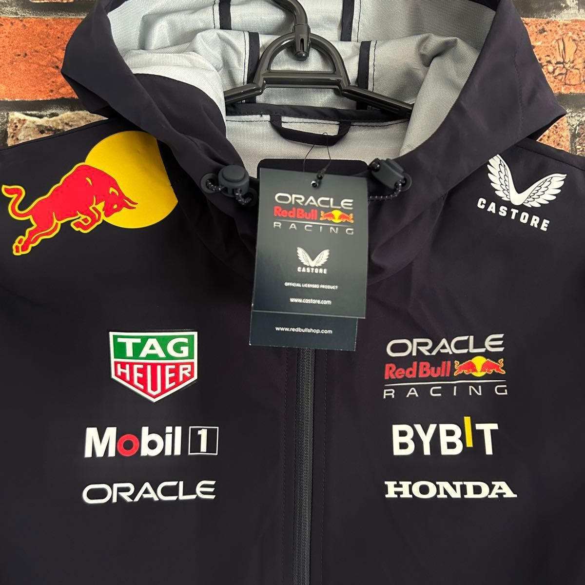 新品 F1 オラクル レッドブル レーシング チーム ジャケット 新品 F1 オラクル レッドブル レーシング チーム ジャケット