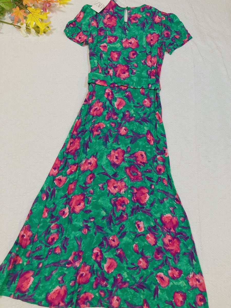 新品 ZARA ザラ ロングワンピース 花柄 グリーン ピンク ベルト 新品 ZARA ザラ ロングワンピース 花柄 グリーン ピンク ベルト