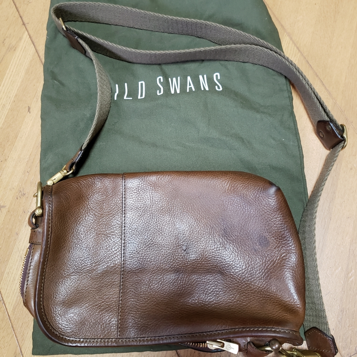 WILDSWANS ワイルドスワンズ COLLIER コリアー 皮革 ボディ body バッグ bag ミネルバ ボックス Minerva box  グリージオ leather レザー 鞄