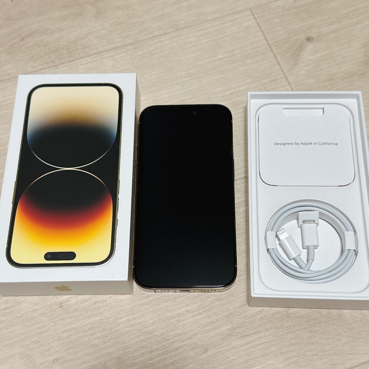 美品【バッテリー97%】iPhone14 pro 256GB ゴールド SIMフリー 美品【バッテリー97%】iPhone14 pro 256GB ゴールド SIMフリー