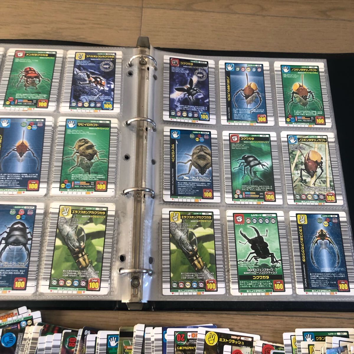 甲虫王者ムシキング ムシキングカード まとめ売り ファイル2冊 甲虫王者ムシキング ムシキングカード まとめ売り ファイル2冊