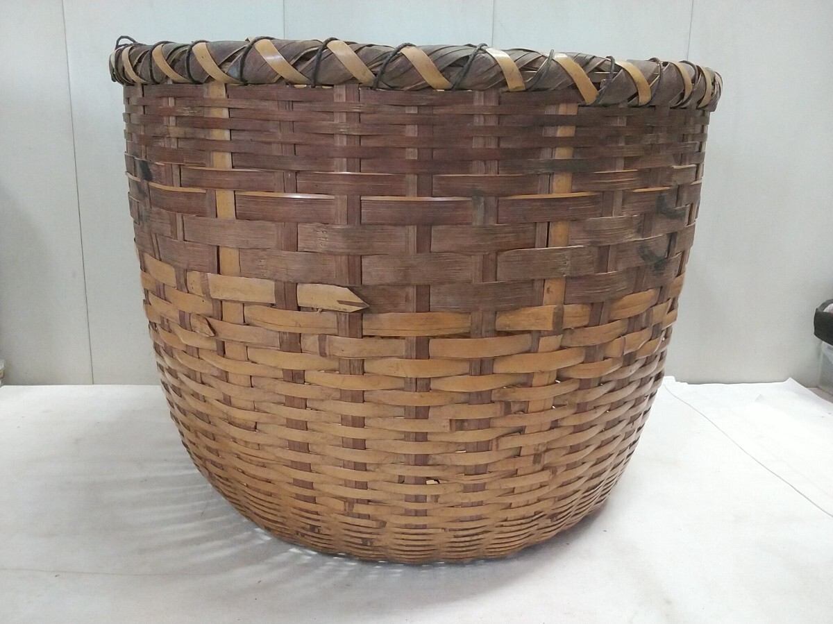 レトロ!!　古民具 古い竹籠 竹かご【 φ44×33cm 】長(zhǎng)期保管在庫品 編み込み 大型 農(nóng)具