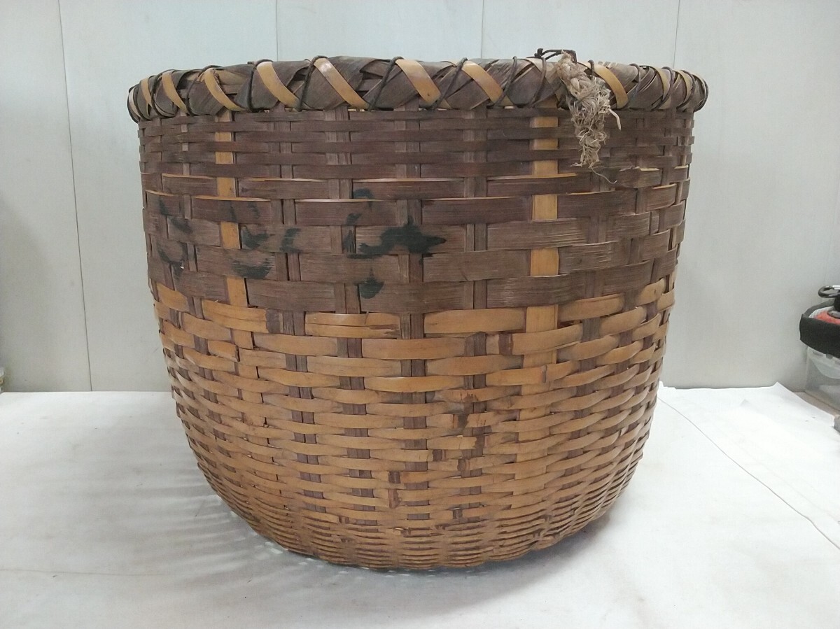 レトロ!!　古民具 古い竹籠 竹かご【 φ44×33cm 】長(zhǎng)期保管在庫品 編み込み 大型 農(nóng)具