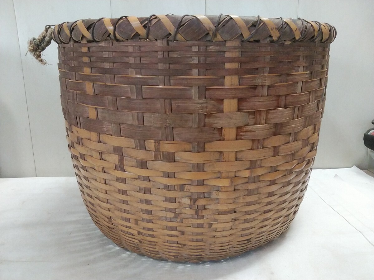 レトロ!!　古民具 古い竹籠 竹かご【 φ44×33cm 】長(zhǎng)期保管在庫品 編み込み 大型 農(nóng)具