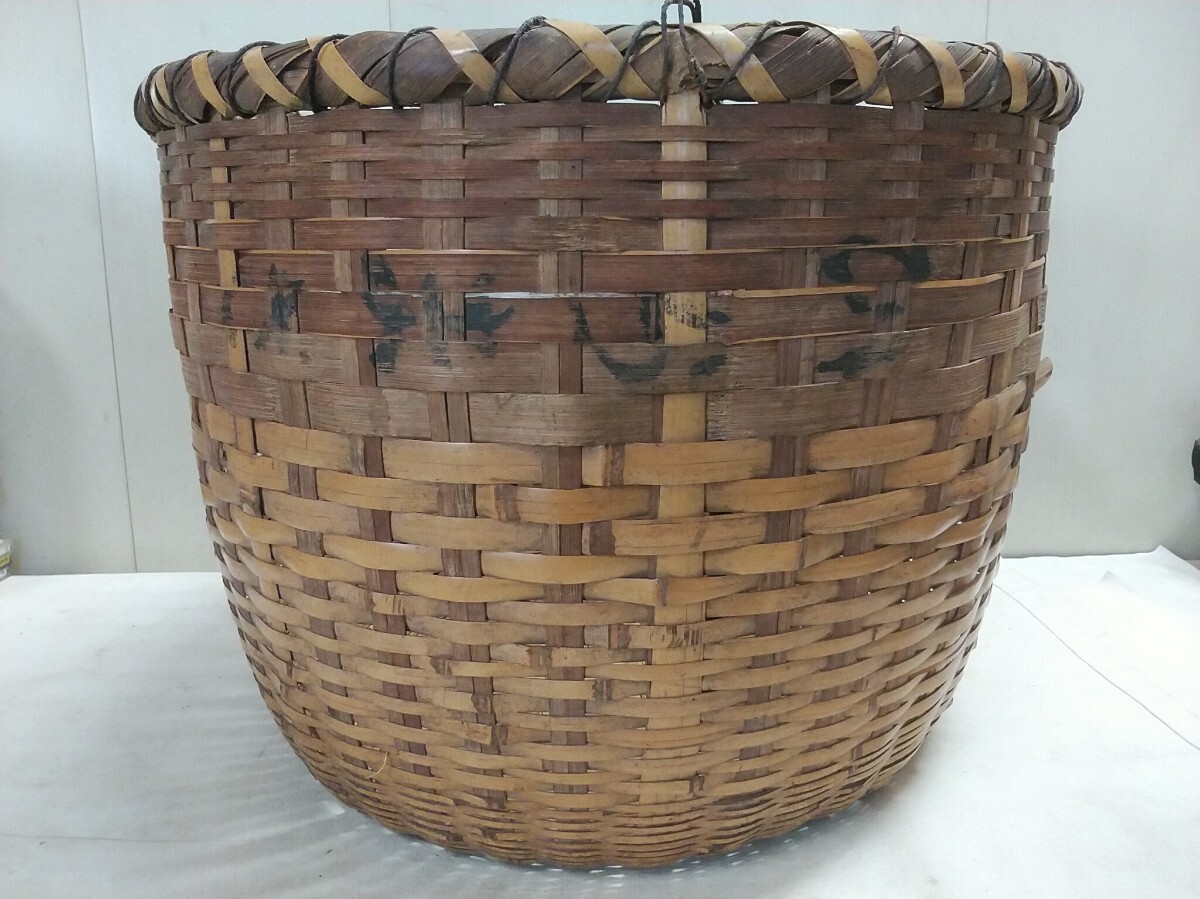 レトロ!!　古民具 古い竹籠 竹かご【 φ44×33cm 】長(zhǎng)期保管在庫品 編み込み 大型 農(nóng)具