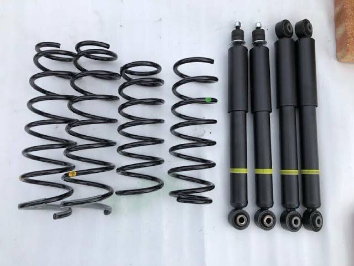 ジムニー JB64W ショックとサス ジムニー JB64W SUZUKI サスペンション サス スプリング