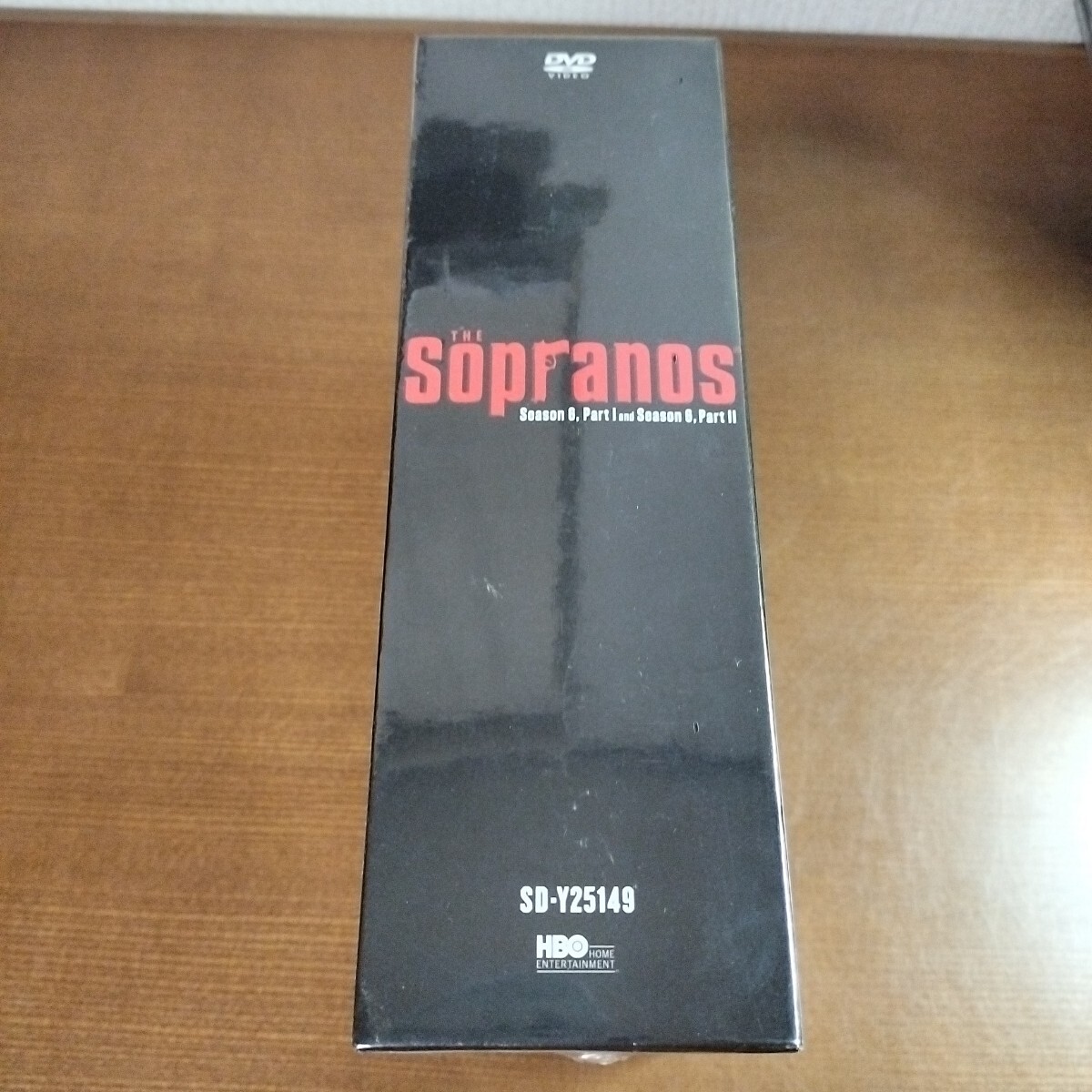 新品 ザ・ソプラノズ 哀愁のマフィア シックス・シーズン コレクターズ・ボックス ジェームズ・ガンドルフィーニ イーディ・ファルコ DVD 新品 ザ・ソプラノズ 哀愁のマフィア シックス・シーズン コレクターズ・ボックス ジェームズ・ガンドルフィーニ イーディ・ファルコ DVD