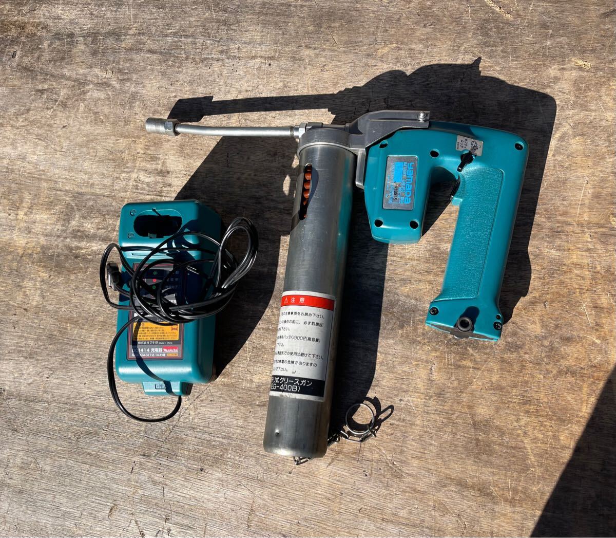 yamada バッテリー式グリースガン EG-400B バッテリー 充電器 1個セット　W-7241