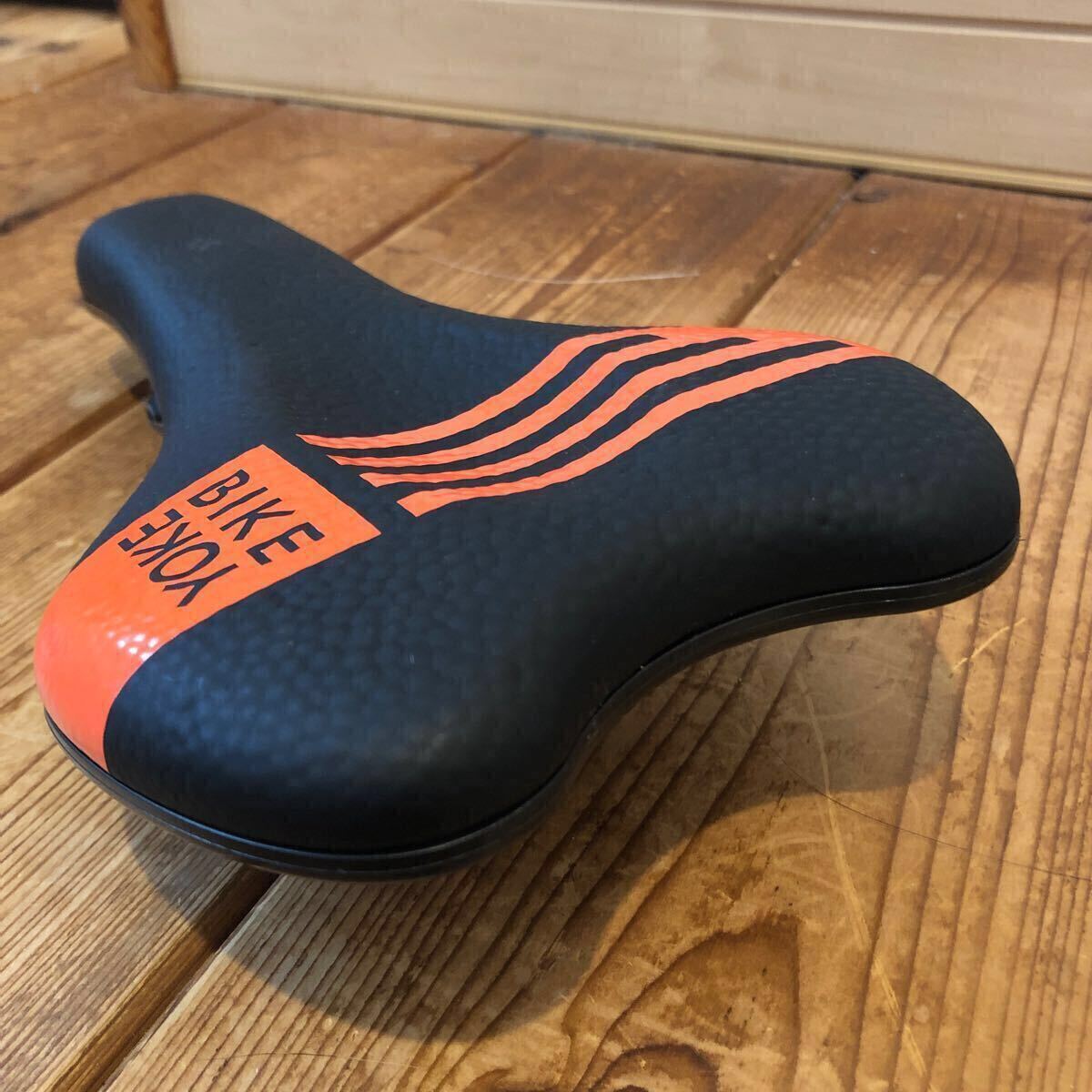 BIKEYOKE sagma バイクヨーク サグマ サドル オレンジ 142mm BIKEYOKE sagma バイクヨーク サグマ サドル オレンジ 142mm