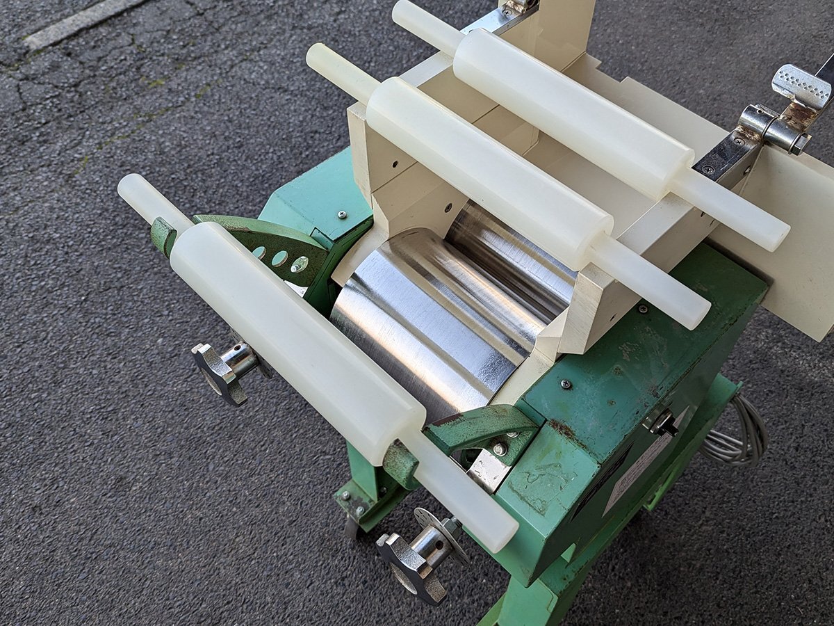 大成機(jī)械工業(yè) 制麺機(jī) モルダー 延ばし機(jī) 特注仕様？ 3相200V 回転OK 2019年 中古 刃欠品 うどん そば ラーメン