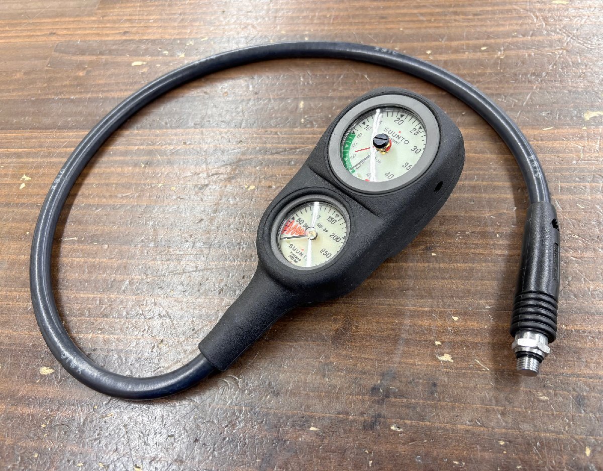 高い信頼 厚い信頼 SUUNTO/スント 3ゲージ コンパス 残圧計 水深計 スキューバ ゲージ