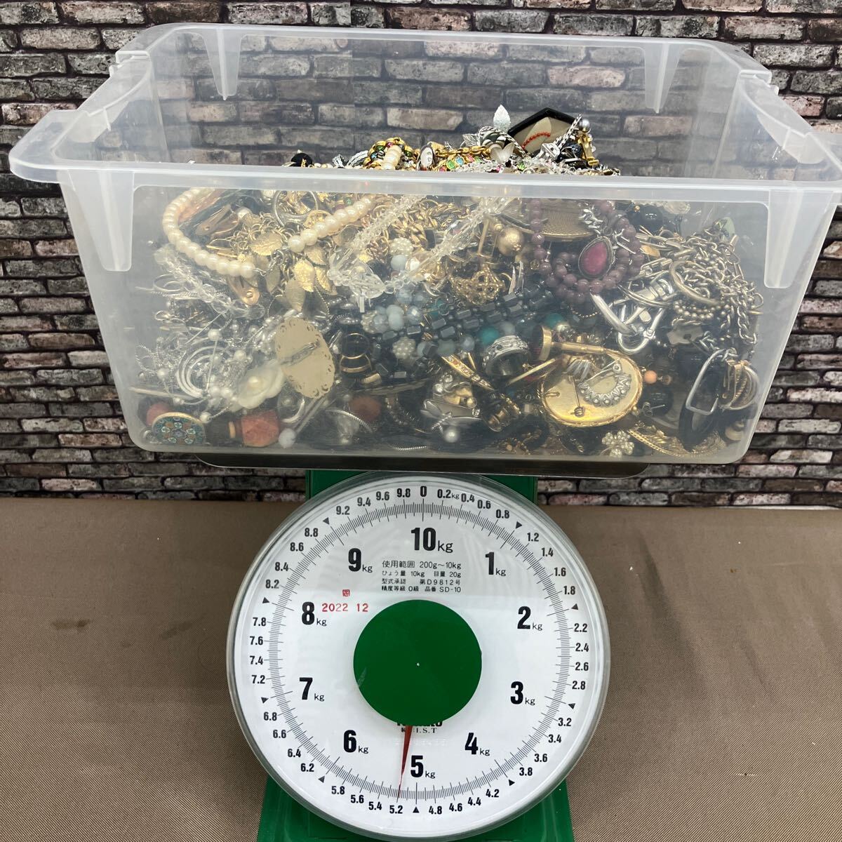 イミテーションアクセサリー 5kg まとめ売り 大量セット⑩ イミテーションアクセサリー 5kg まとめ売り 大量セット⑩