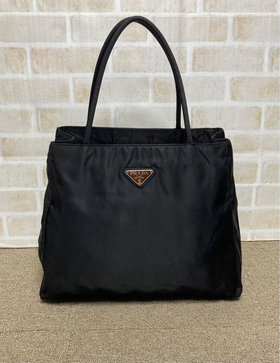 良品 プラダ 三角ロゴプレート 黒色 ナイロン 台形 内側三室 良品 プラダ 三角ロゴプレート 黒色 ナイロン 台形 内側三室