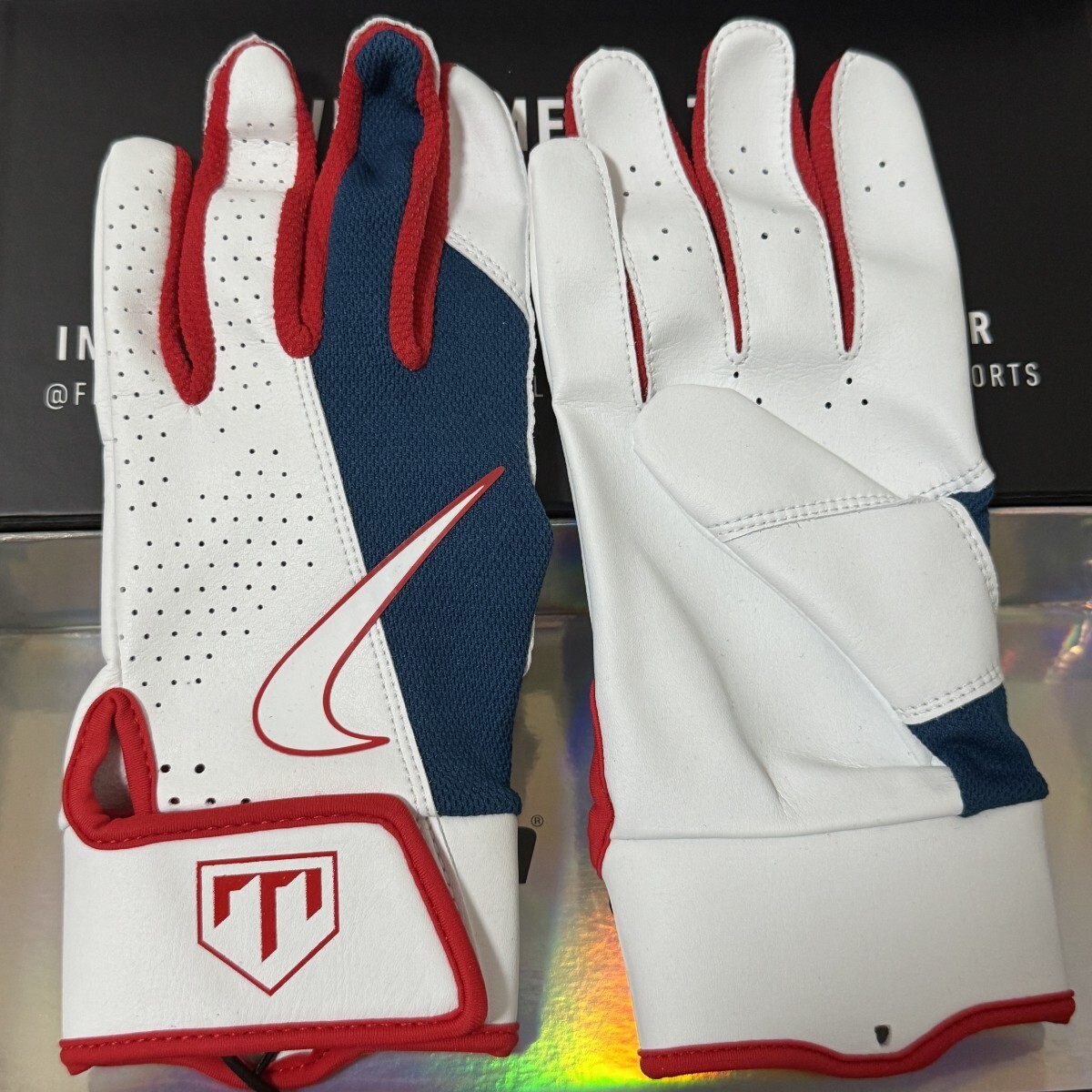 NIKE Trout Force Edge 白 赤 青 YLサイズ バッティンググローブ NIKE Trout Force Edge 白 赤 青 YLサイズ バッティンググローブ