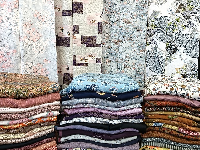 平和屋■1円 小紋 まとめて 50点 人物 蝶 風景 花柄 暈し染め 杢目絞り 金彩 など 着用可能多数 未使用品あり 全て正絹 se2283