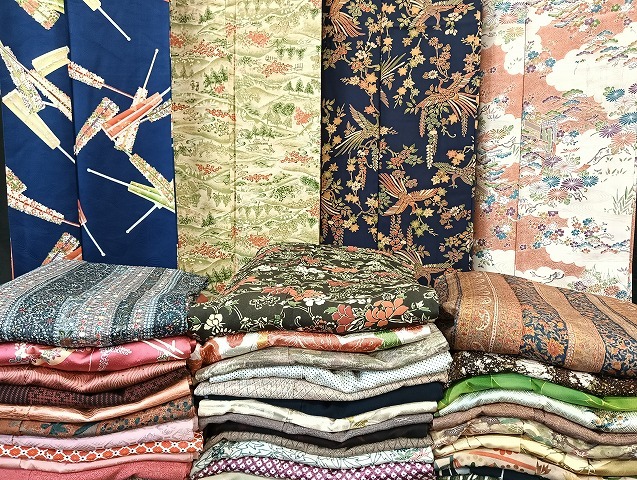 平和屋■1円 小紋 まとめて 50点 人物 蝶 風景 花柄 暈し染め 杢目絞り 金彩 など 着用可能多数 未使用品あり 全て正絹 se2283