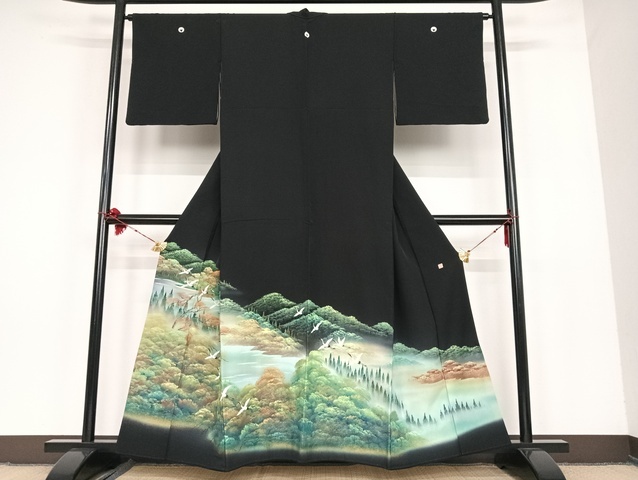 平和屋着物■豪華黒留袖　作家物　飛鶴樹林文　暈し染め　金彩　正絹　逸品　AAAK9942Bph