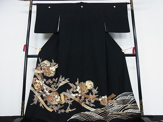 平和屋着物■豪華黒留袖　刺繍　草花文　金彩　三越扱い　着丈157cm　裄丈62cm　正絹　逸品　A-ex4648