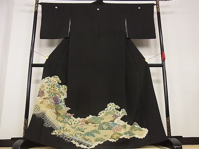 平和屋着物■豪華黒留袖　手描き　駒刺繍　風景草花文　松　金彩　着丈165.5cm　裄丈65cm　正絹　逸品　A-bw3205