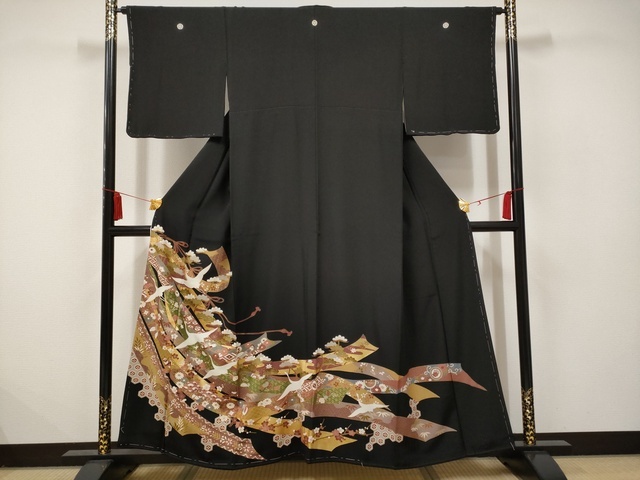 平和屋着物■豪華黒留袖　飛鶴几帳花文　松竹梅　金彩　正絹　逸品　AAAL1461Ata