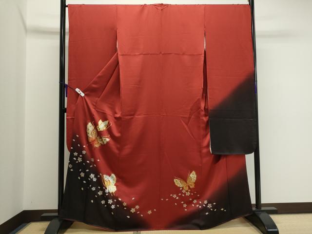 D200 振袖　舞蝶　金彩　赤　黒　正絹　着物　袷 振袖】黒/赤・蝶・十字 | 二十歳振袖館Az