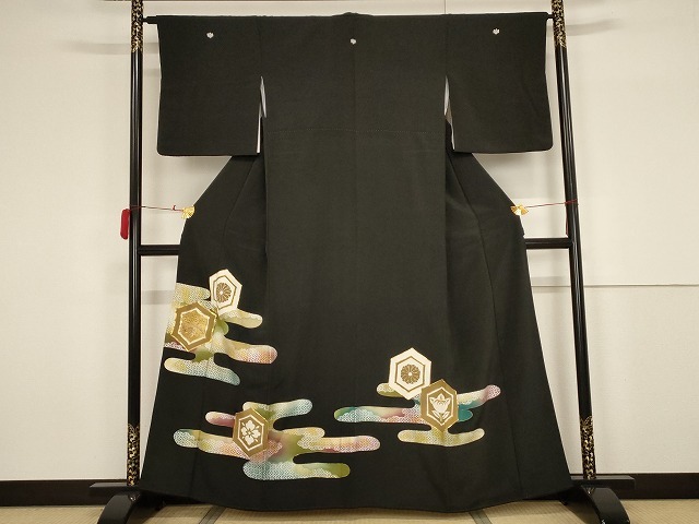 平和屋着物■豪華黒留袖　駒刺繡　亀甲霞花文　金銀糸　金銀彩　正絹　逸品　AAAL7658gk