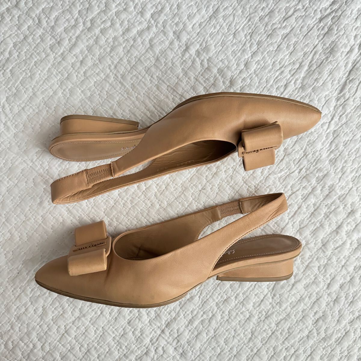 美品 フェラガモ Ferragamo VIVA スリングバックパンプス 4 1/2D 美品 フェラガモ Ferragamo VIVA スリングバックパンプス 4 1/2D