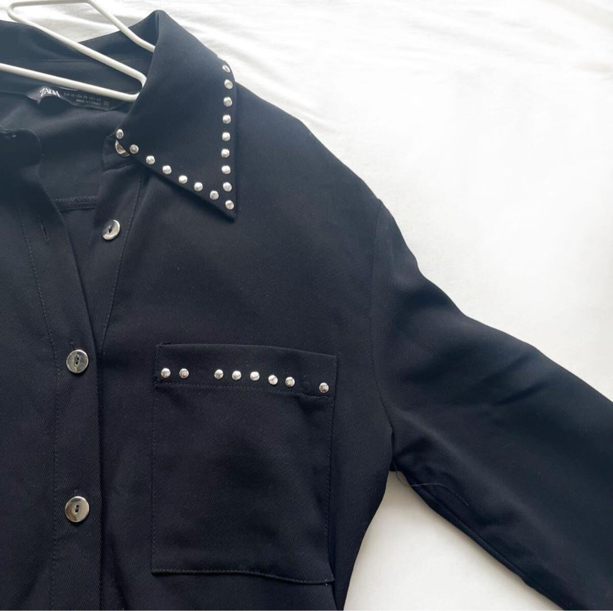 ZARA スタッズ シャツ ミニ ワンピース 襟 長袖 黒 XS ブラック ZARA スタッズ シャツ ミニ ワンピース 襟 長袖 黒 XS ブラック