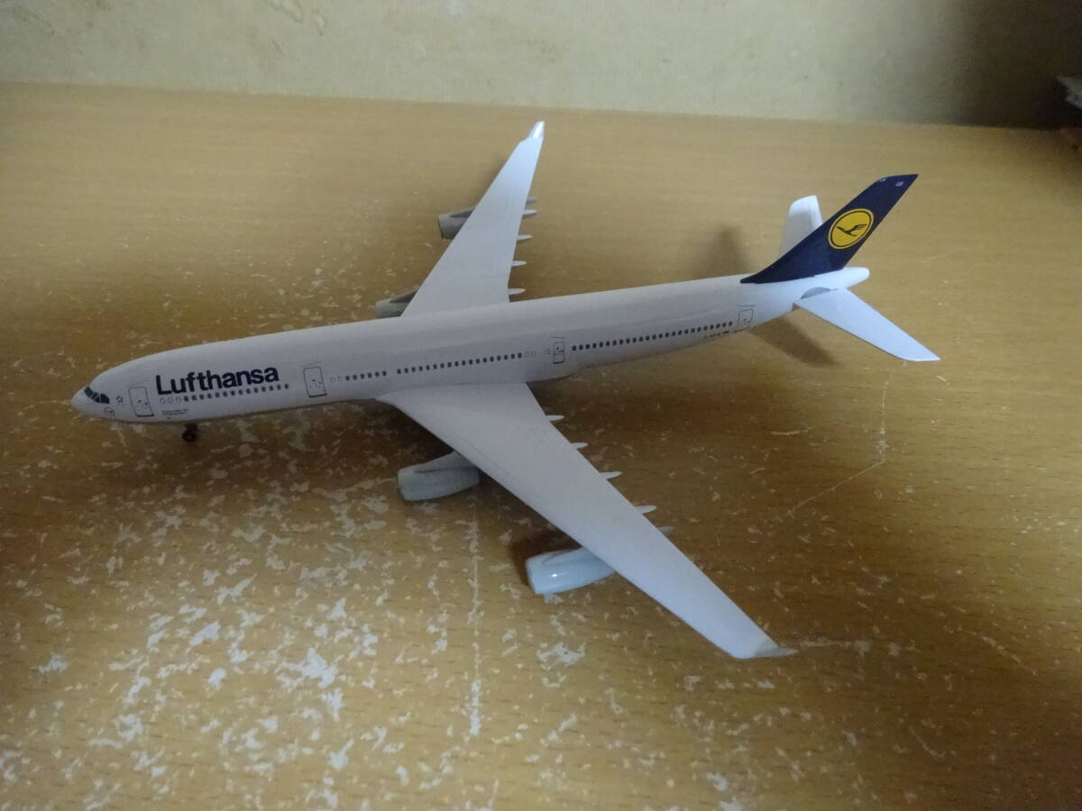 1/400　ドラゴン　ルフトハンザ航空　A340-300