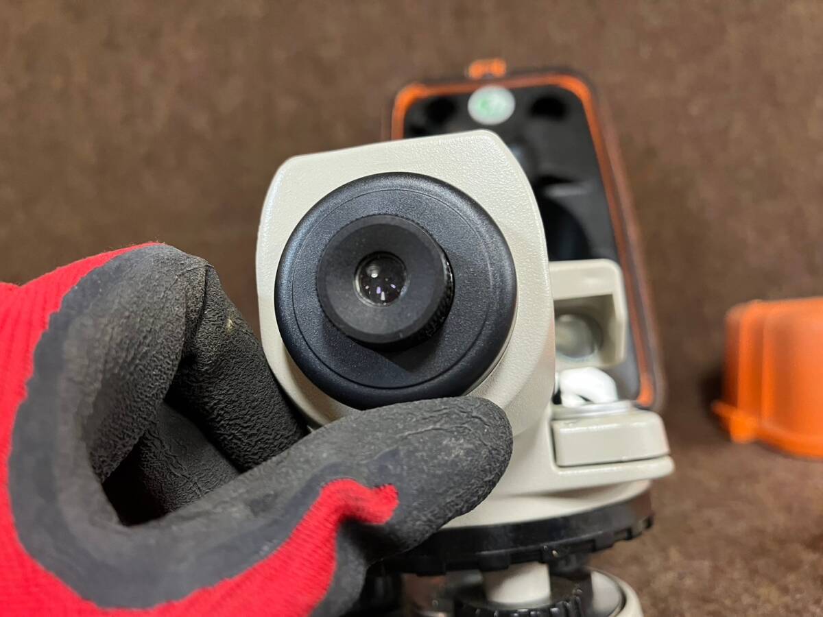 100*I1★Nikon AE-7 オートマチック レベル ニコン 専用ケース付 測量機 測定器 オートレベル 現場 中古_画像5