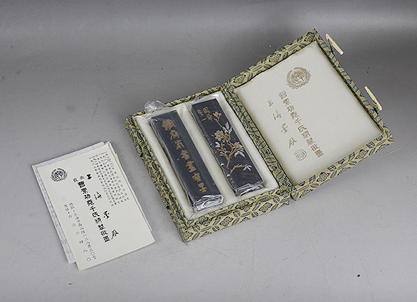 「鉄斎翁書畫寶墨　２個」共箱　古墨　油煙101　上海墨場出品　書道家珍蔵品