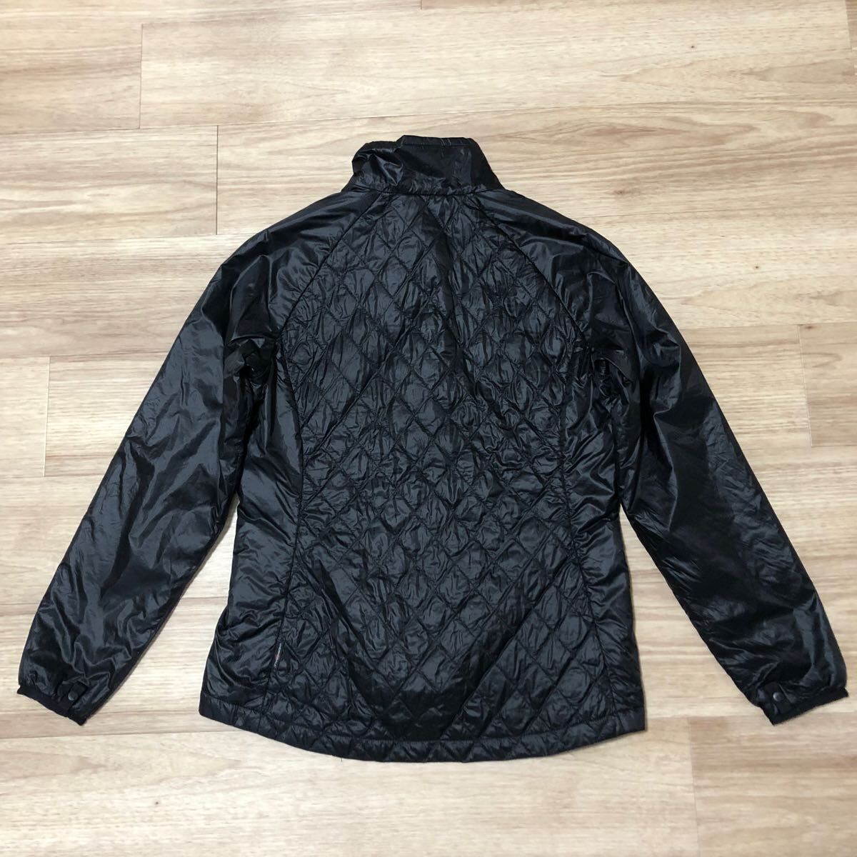 THE NORTH FACE軽量ナイロン中綿ジップアップジャケット黒 THE NORTH FACE軽量ナイロン中綿ジップアップジャケット黒