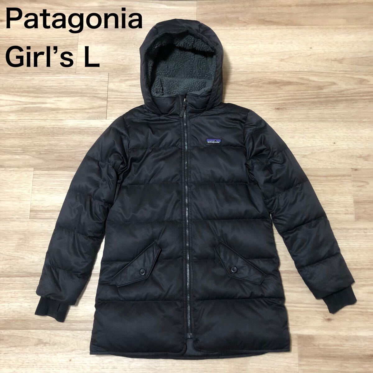 Patagoniaポリエステル製フーディーショートダウンコート黒 Patagoniaポリエステル製フーディーショートダウンコート黒