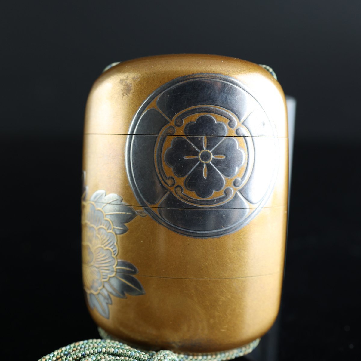 緒締め玉 窓絵に草花 陶磁器製 骨董 胴乱 印籠 R1460 人気の 緒締め玉 窓絵に草花 彫刻・オブジェ R1460 印籠 胴乱