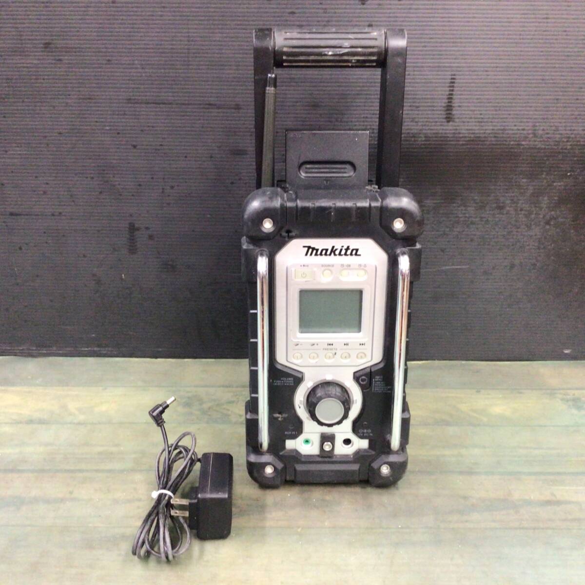 中古品】 マキタ(makita) コードレスラジオ MR103B 【代引きOK 中古品】 マキタ(makita) コードレスラジオ MR103B 【代引きOK
