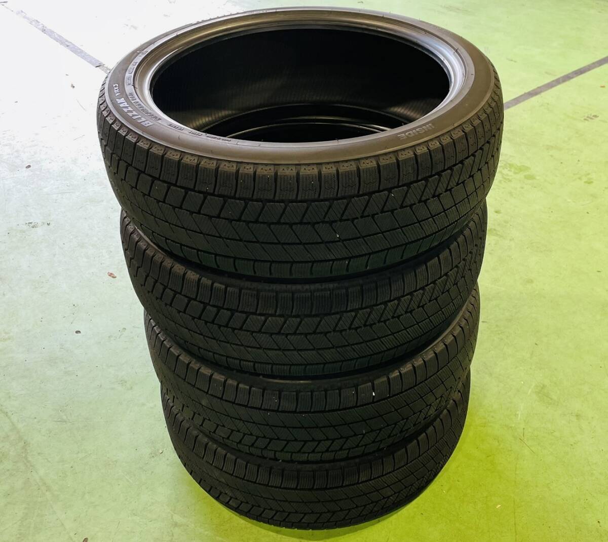 バリ溝 23製 BRIDGESTONE BLIZZAK VRX3 225/45R21 4本セット 