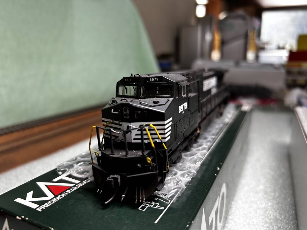 KATO GE C44-9W 37-1802 Norfolk Southern #8979