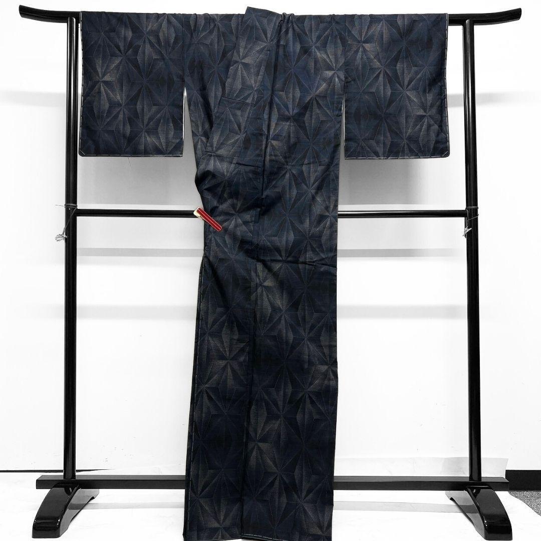 未着用 麻の葉模様 立体的 大島紬 小紋 着物 102a p 女性和服、着物 未着用 麻の葉模様 立体的 大島紬 小紋 着物 102a p 女性和服、着物