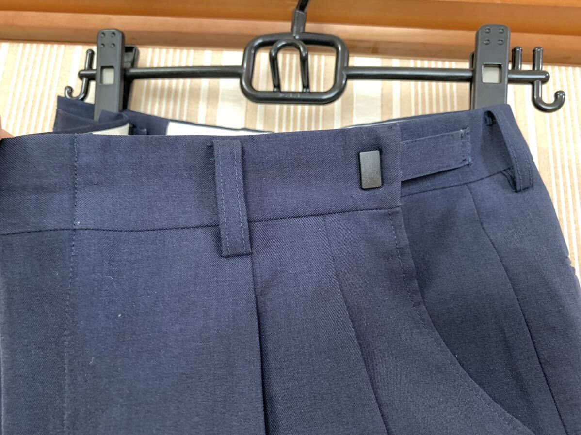 綺麗め中古 メンズスラックス 紺色 脇にアジャスター付き ウエスト72cm_画像4