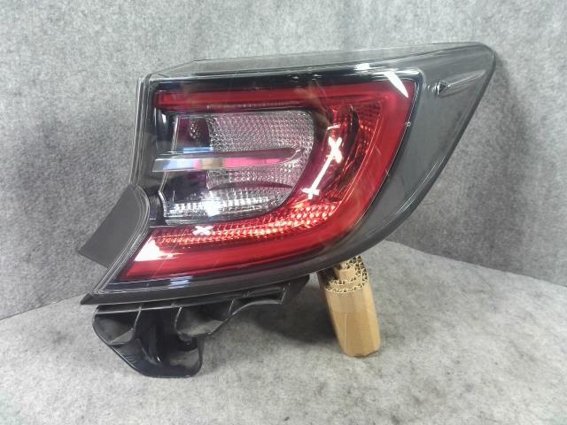 カローラスポーツ 6AA-ZWE211H 右テールランプ ハイブリッドG Z 070 34937 81551-12D21